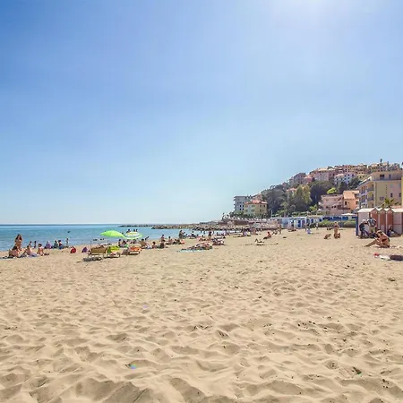 2 Bedroom Nice Home In Imperia Feriehus *